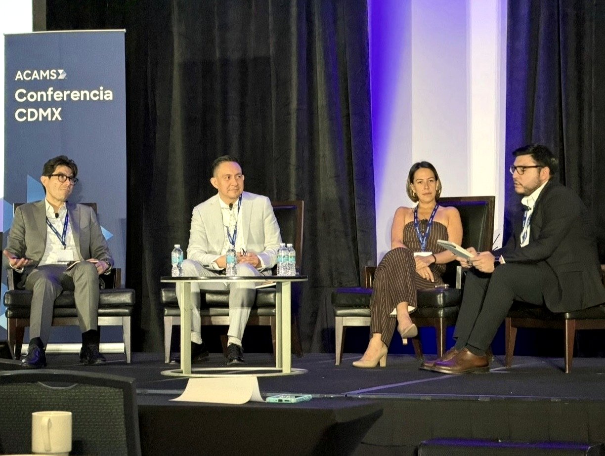 Eloisa Cadenas en panel de ACAMS Conferencia CDMX